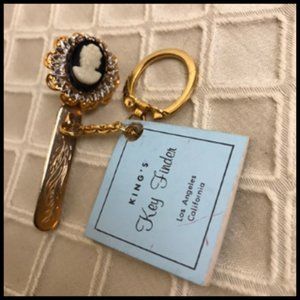 NEW!  Vintage King's Cameo Key Finder Spring Clip